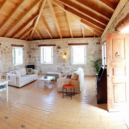 Vila The House. Light & Stone.