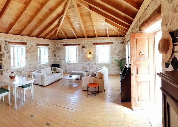 Vila The House. Light & Stone.