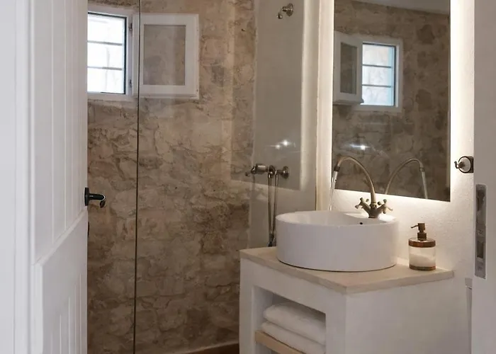 The House. Light & Stone. * Ληξούρι