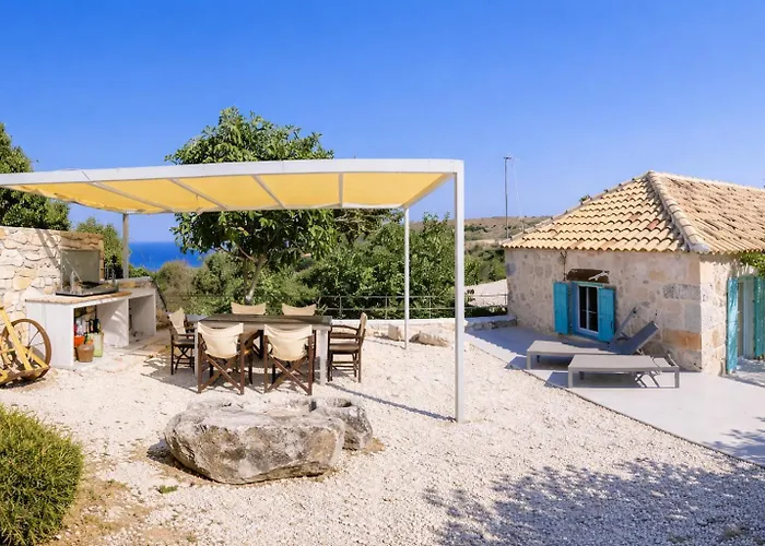 The House. Light & Stone. Βίλα *