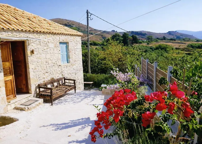 The House. Light & Stone. Βίλα *