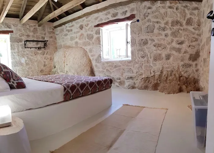 The House. Light & Stone. Ληξούρι