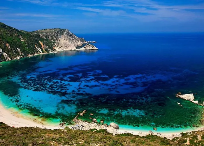 The House. Light & Stone. Βίλα